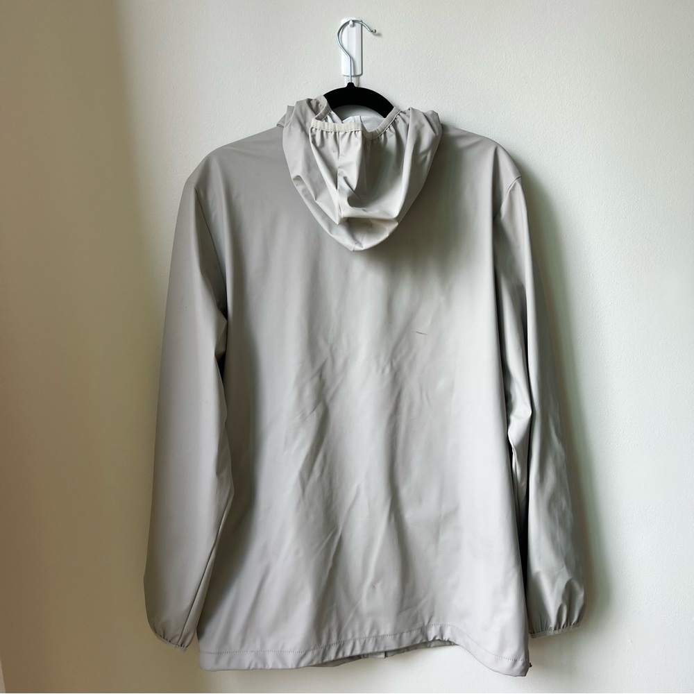 RAINS lightweight shell - Picture 2 of 13